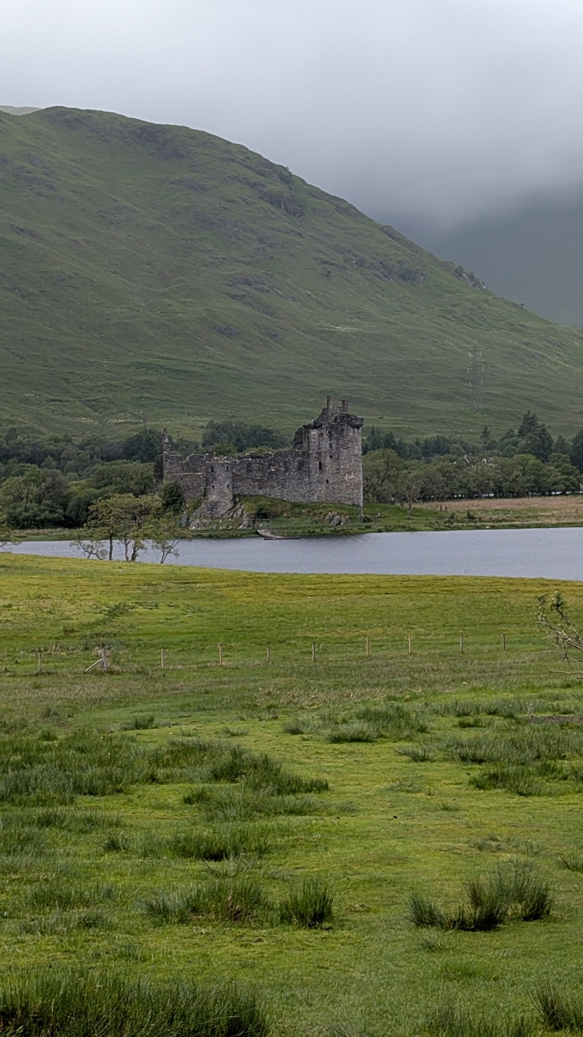 Kilchurn Castle ruins beside a Highland loch